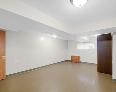 8233 S Langley Avenue - Photo Thumbnail 5