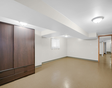 8233 S Langley Avenue - Photo Thumbnail 4