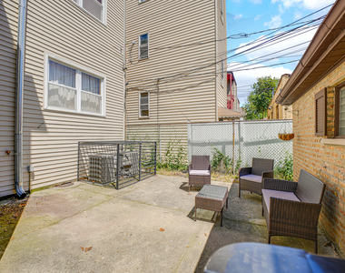 8233 S Langley Avenue - Photo Thumbnail 12