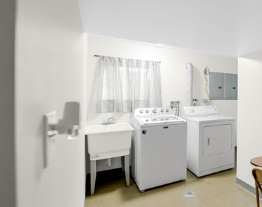 8233 S Langley Avenue - Photo Thumbnail 11
