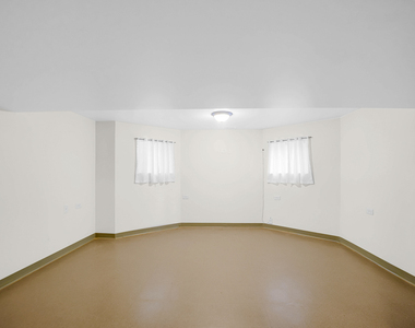 8233 S Langley Avenue - Photo Thumbnail 7