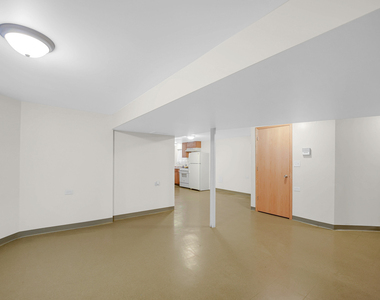 8233 S Langley Avenue - Photo Thumbnail 6