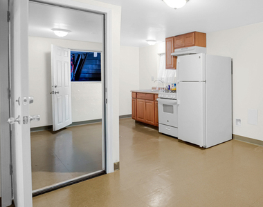 8233 S Langley Avenue - Photo Thumbnail 8