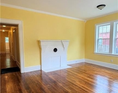403 E Elm Street - Photo Thumbnail 2