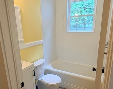 403 E Elm Street - Photo Thumbnail 15