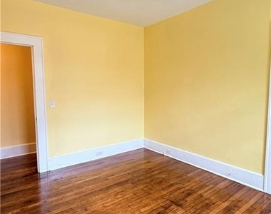 403 E Elm Street - Photo Thumbnail 10