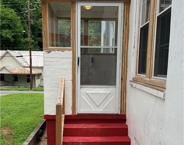 403 E Elm Street - Photo Thumbnail 18