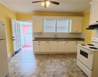 403 E Elm Street - Photo Thumbnail 7