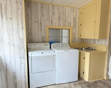 403 E Elm Street - Photo Thumbnail 20