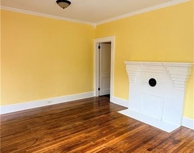 403 E Elm Street - Photo Thumbnail 4