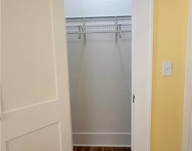 403 E Elm Street - Photo Thumbnail 14