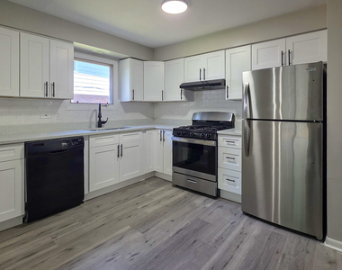 16724 Hillside Place - Photo Thumbnail 4