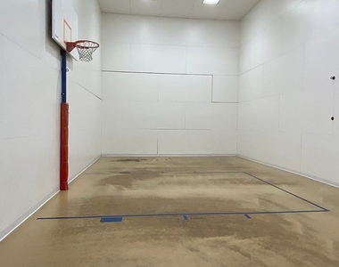 211 E Ohio Street - Photo Thumbnail 15