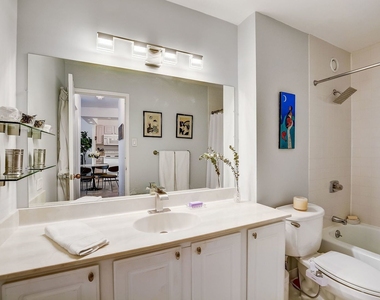 211 E Ohio Street - Photo Thumbnail 9