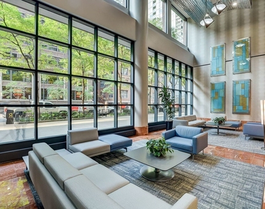 211 E Ohio Street - Photo Thumbnail 21