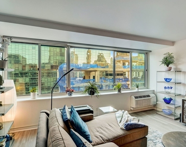 211 E Ohio Street - Photo Thumbnail 3