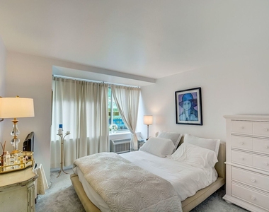 211 E Ohio Street - Photo Thumbnail 5