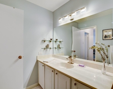 211 E Ohio Street - Photo Thumbnail 8