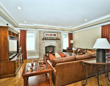 5044 Coyle Avenue - Photo Thumbnail 16