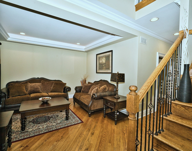 5044 Coyle Avenue - Photo Thumbnail 8