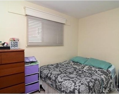 1419 N State Parkway - Photo Thumbnail 5