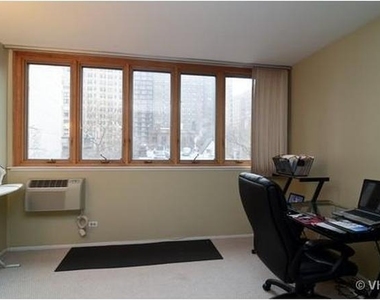 1419 N State Parkway - Photo Thumbnail 2