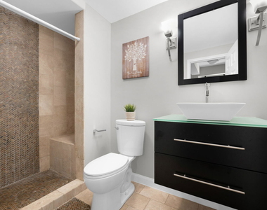 1537 W Rue James Place - Photo Thumbnail 9
