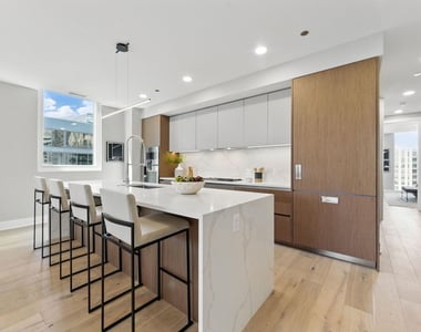 146 W Erie Street - Photo Thumbnail 1