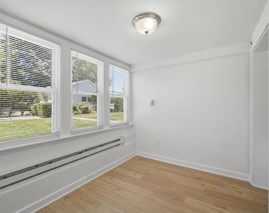 7314 N Crawford Avenue - Photo Thumbnail 3
