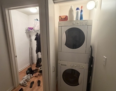 160 E Illinois Street - Photo Thumbnail 8