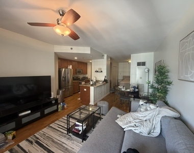 160 E Illinois Street - Photo Thumbnail 5