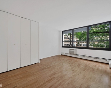 33 E Cedar Street - Photo Thumbnail 13
