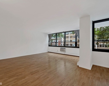 33 E Cedar Street - Photo Thumbnail 4