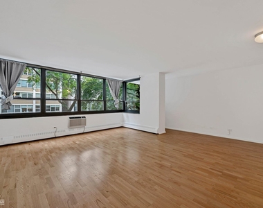 33 E Cedar Street - Photo Thumbnail 2