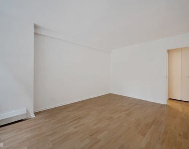 33 E Cedar Street - Photo Thumbnail 12