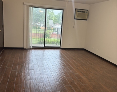 1030 Dunlop Avenue - Photo Thumbnail 5