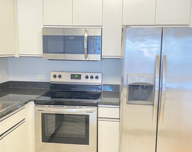 512 N Mcclurg Court - Photo Thumbnail 3