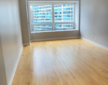 512 N Mcclurg Court - Photo Thumbnail 1