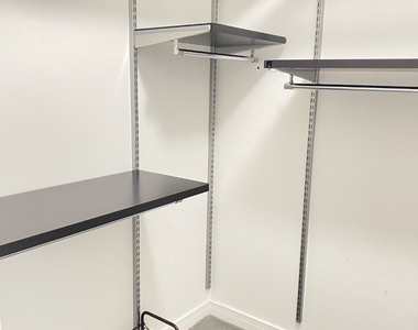 512 N Mcclurg Court - Photo Thumbnail 7
