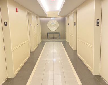 512 N Mcclurg Court - Photo Thumbnail 9