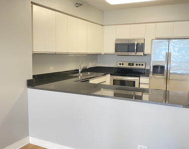 512 N Mcclurg Court - Photo Thumbnail 4