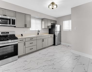 816 Mackinaw Avenue - Photo Thumbnail 5