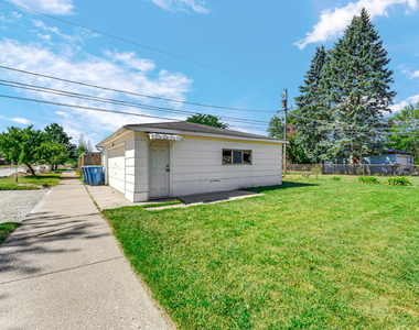 816 Mackinaw Avenue - Photo Thumbnail 2
