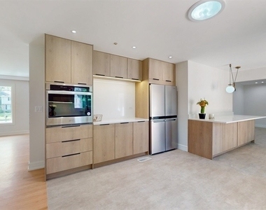 8473 Canterberry Drive - Photo Thumbnail 4
