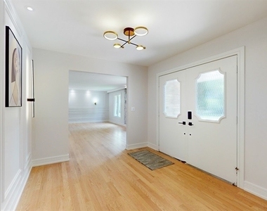 8473 Canterberry Drive - Photo Thumbnail 6
