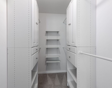 510 W Eastman Street - Photo Thumbnail 16