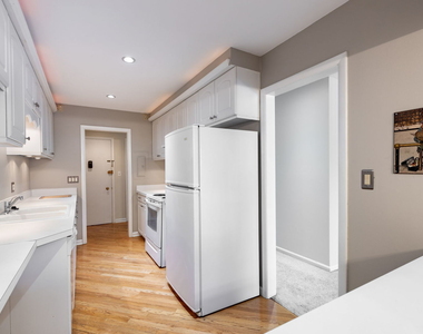 510 W Eastman Street - Photo Thumbnail 5
