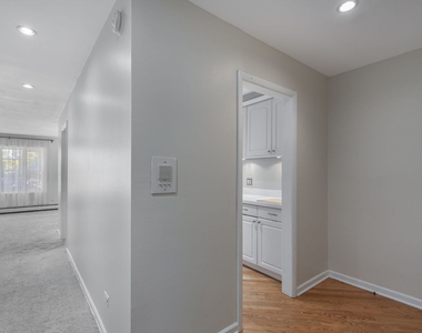 510 W Eastman Street - Photo Thumbnail 2