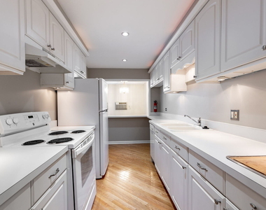 510 W Eastman Street - Photo Thumbnail 4