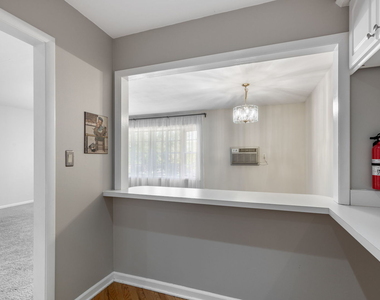 510 W Eastman Street - Photo Thumbnail 7